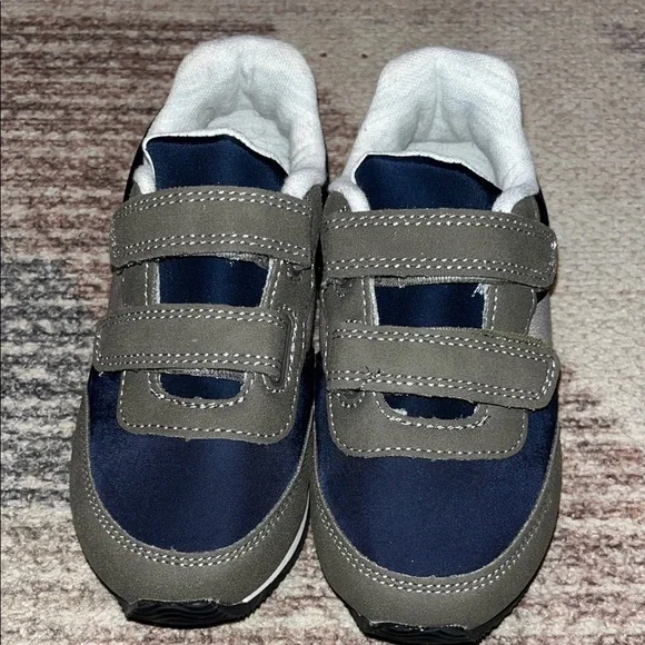 Cat & Jack Kids' Gray and Navy Velcro Sneakers - Picture 2 of 7